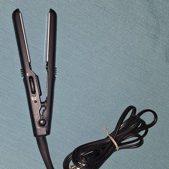 Conair Mini Pro Flat Iron - Picture 1 of 5